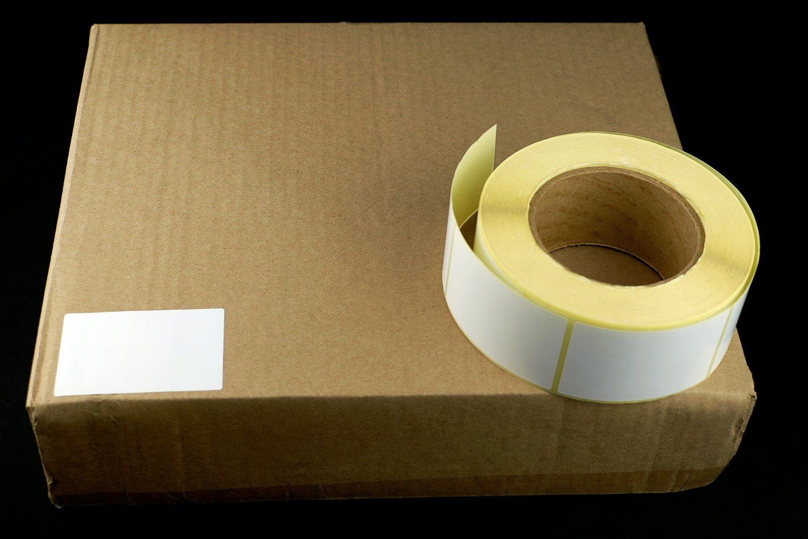 Jakie opakowania fasonowe najlepiej sprawdzają się w e-commerce?